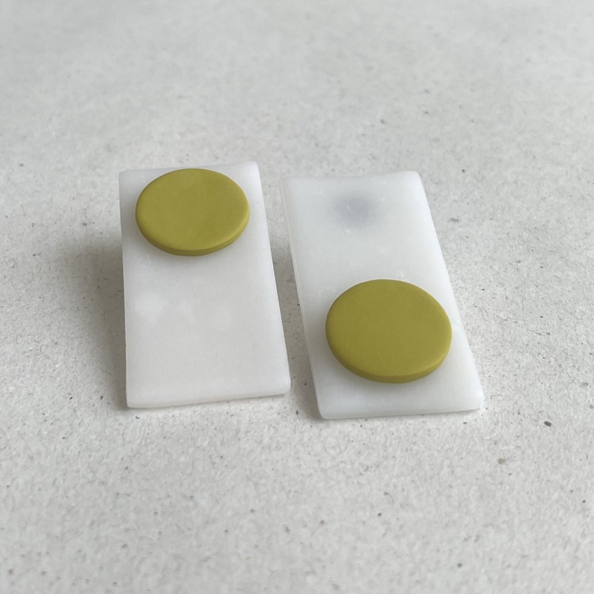 DOT PISTACHIO